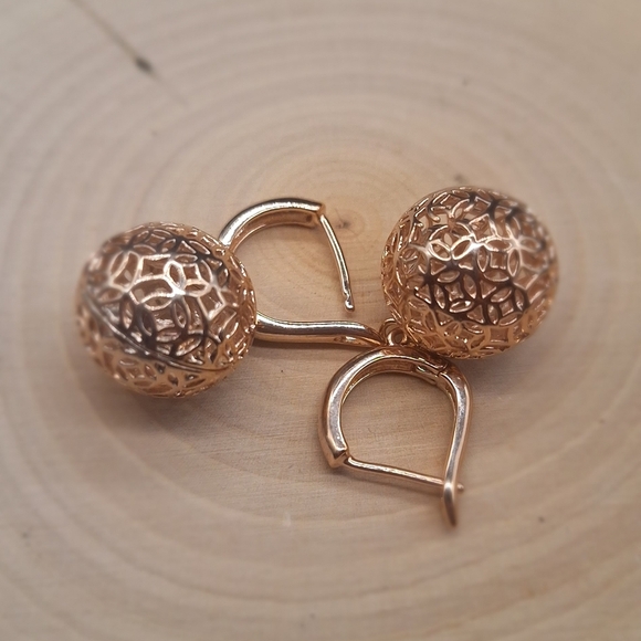 Romantic Gold Plated Filigree Ball Earrings - Picture 4 of 6